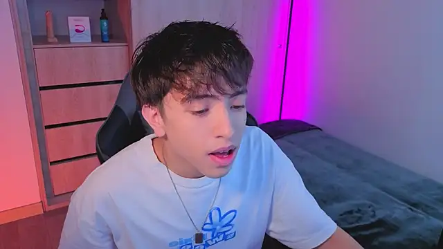 Snapshot of onlinenico chatting on 10/10/25, 08:08 onlinenico online show from 10/10/25, 08:08