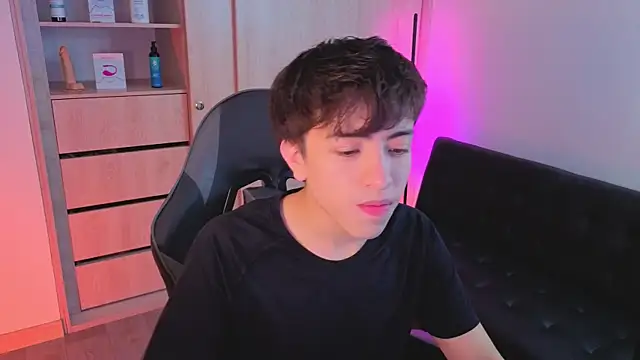 Snapshot of onlinenico chatting on 10/14/25, 08:09 onlinenico online show from 10/14/25, 08:09