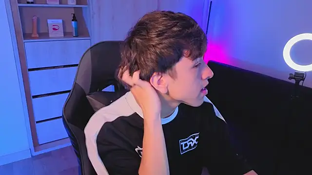 Snapshot of onlinenico chatting on 10/17/25, 08:00 onlinenico online show from 10/17/25, 08:00