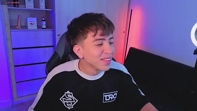 Snapshot of onlinenico chatting on 10/22/25, 08:08 onlinenico online show from 10/22/25, 08:08