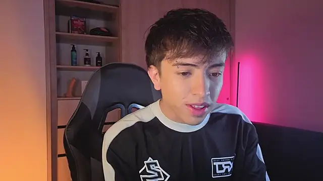 Snapshot of onlinenico chatting on 11/11/25, 11:05 onlinenico online show from 11/11/25, 11:05