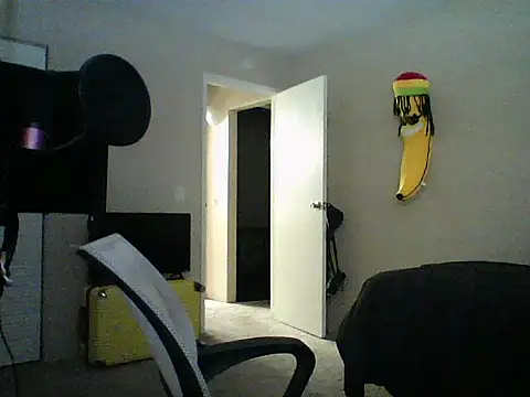 Snapshot of latinosatiro94 chatting on 09/15/25, 01:49 latinosatiro94 online show from 09/15/25, 01:49