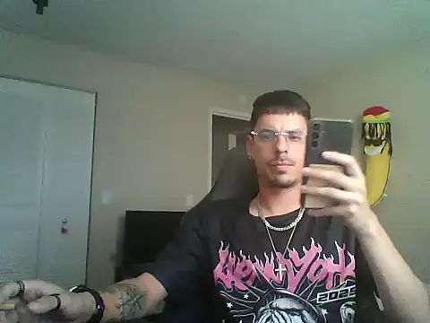 Snapshot of latinosatiro94 chatting on 10/02/25, 11:01 latinosatiro94 online show from 10/02/25, 11:01