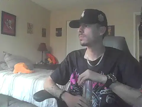Snapshot of latinosatiro94 chatting on 07/17/26, 12:28 latinosatiro94 online show from 07/17/26, 12:28