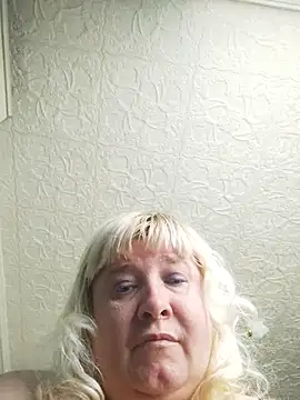 GlamMilena online show from 10/23/25, 12:37