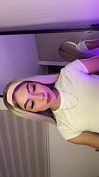 Snapshot of Tessa__Winslow chatting on 03/20/26, 04:50 Tessa Winslow online show from 03/20/26, 04:50