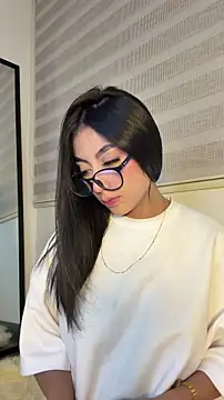 Snapshot of Tessa__Winslow chatting on 04/03/26, 06:00 Tessa Winslow online show from 04/03/26, 06:00