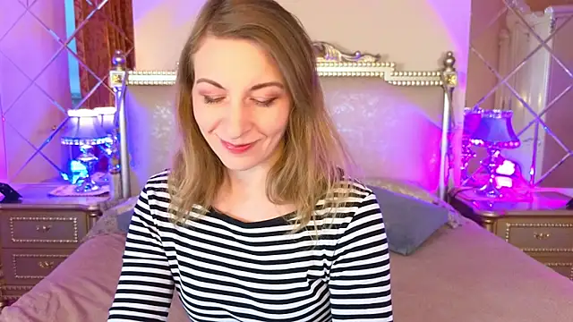 Katherine Loveau online show from 11/25/25, 04:34