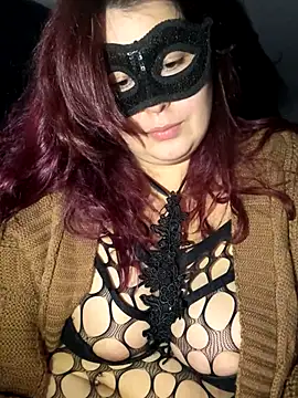 Snapshot of Saphyra_Secret chatting on 10/19/25, 10:21 Saphyra Secret online show from 10/19/25, 10:21