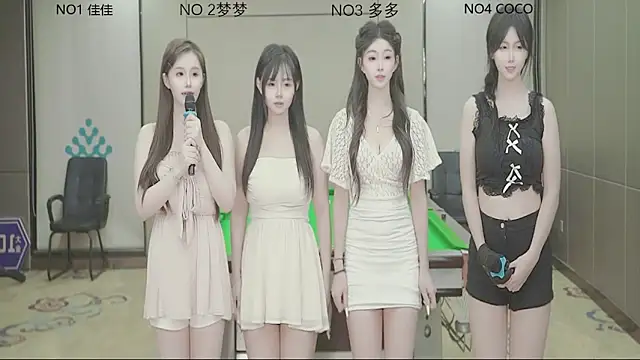 Snapshot of U-R-HERE chatting on 09/18/25, 11:12 U-R-HERE online show from 09/18/25, 11:12