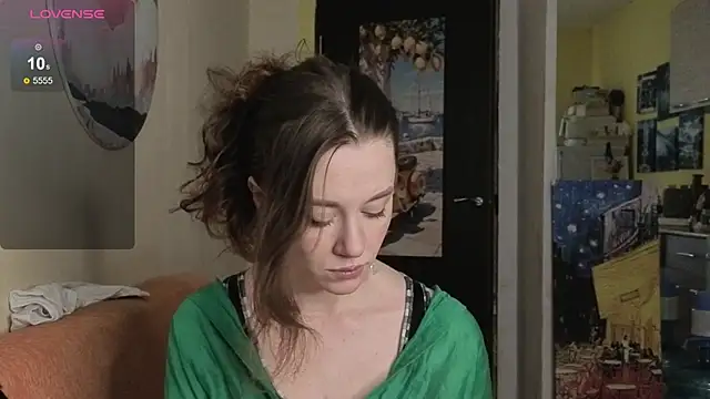 Snapshot of SkyHelen chatting on 04/10/26, 07:02 SkyHelen online show from 04/10/26, 07:02