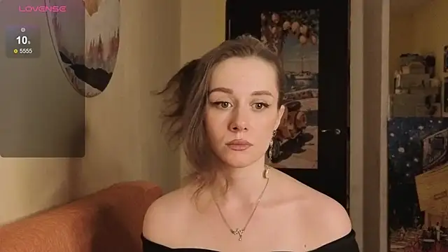 Snapshot of SkyHelen chatting on 04/12/26, 03:39 SkyHelen online show from 04/12/26, 03:39