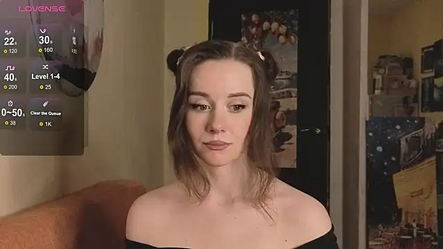 Snapshot of SkyHelen chatting on 04/13/26, 04:01 SkyHelen online show from 04/13/26, 04:01