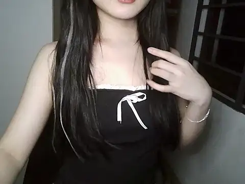 Snapshot of Annabelle-e chatting on 09/25/25, 04:11 Annabelle-e online show from 09/25/25, 04:11