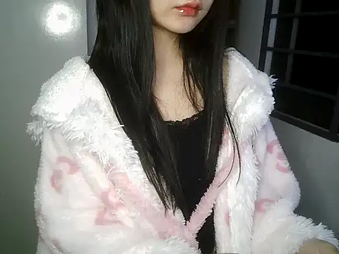 Snapshot of Annabelle-e chatting on 11/18/25, 09:19 Annabelle-e online show from 11/18/25, 09:19