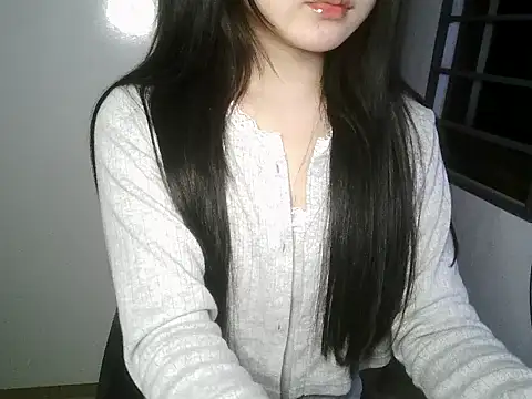 Snapshot of Annabelle-e chatting on 12/21/25, 04:36 Annabelle-e online show from 12/21/25, 04:36