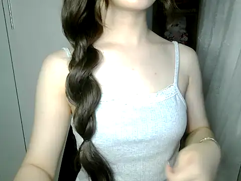 Snapshot of Annabelle-e chatting on 05/19/26, 05:19 Annabelle-e online show from 05/19/26, 05:19