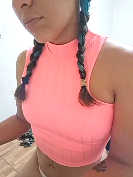 Snapshot of euahotmarii20 chatting on 09/15/25, 05:40 euahotmarii20 online show from 09/15/25, 05:40