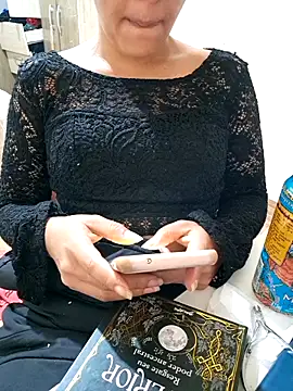 Snapshot of euahotmarii20 chatting on 09/25/25, 09:24 euahotmarii20 online show from 09/25/25, 09:24