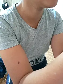 Snapshot of euahotmarii20 chatting on 09/29/25, 04:34 euahotmarii20 online show from 09/29/25, 04:34