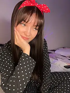 Snapshot of Veliora chatting on 04/11/26, 06:01 Veliora online show from 04/11/26, 06:01