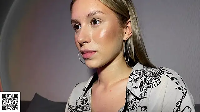 Snapshot of ElysiaXo chatting on 10/22/25, 09:36 ElysiaXo online show from 10/22/25, 09:36