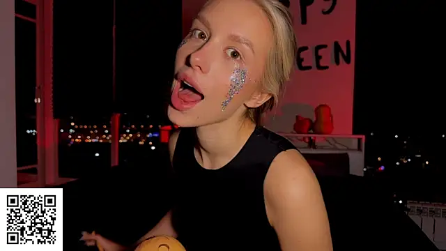 Snapshot of ElysiaXo chatting on 10/31/25, 09:27 ElysiaXo online show from 10/31/25, 09:27