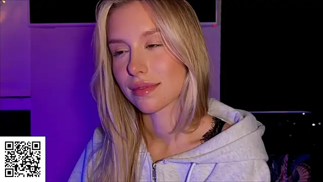 Snapshot of ElysiaXo chatting on 11/06/25, 10:21 ElysiaXo online show from 11/06/25, 10:21