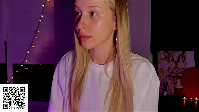 Snapshot of ElysiaXo chatting on 11/08/25, 10:19 ElysiaXo online show from 11/08/25, 10:19