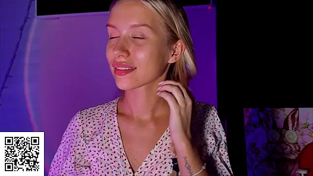 Snapshot of ElysiaXo chatting on 11/10/25, 10:42 ElysiaXo online show from 11/10/25, 10:42