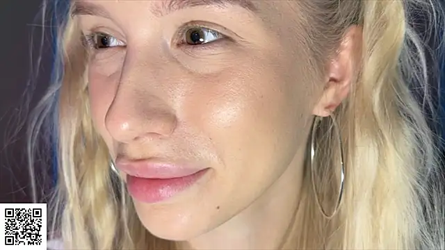 Snapshot of ElysiaXo chatting on 12/01/25, 11:21 ElysiaXo online show from 12/01/25, 11:21