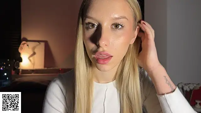 Snapshot of ElysiaXo chatting on 12/13/25, 11:54 ElysiaXo online show from 12/13/25, 11:54