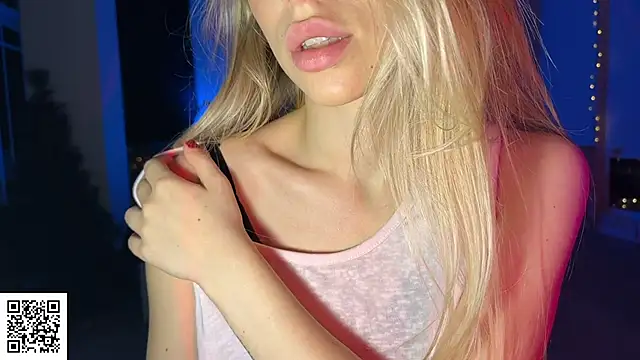 Snapshot of ElysiaXo chatting on 12/14/25, 09:19 ElysiaXo online show from 12/14/25, 09:19