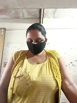 Snapshot of Rakhi_sawant143 chatting on 11/18/25, 11:47 Rakhi sawant143 online show from 11/18/25, 11:47