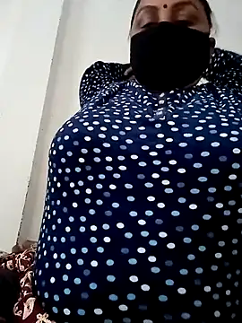 Snapshot of Rakhi_sawant143 chatting on 11/25/25, 02:11 Rakhi sawant143 online show from 11/25/25, 02:11