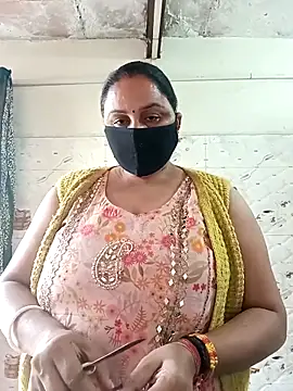 Snapshot of Rakhi_sawant143 chatting on 11/28/25, 02:14 Rakhi sawant143 online show from 11/28/25, 02:14