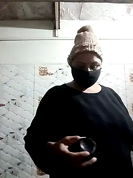 Snapshot of Rakhi_sawant143 chatting on 12/14/25, 04:01 Rakhi sawant143 online show from 12/14/25, 04:01