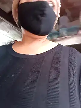 Snapshot of Rakhi_sawant143 chatting on 12/18/25, 02:28 Rakhi sawant143 online show from 12/18/25, 02:28