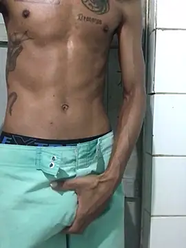 Snapshot of lcsexy45 chatting on 04/01/26, 04:59 lcsexy45 online show from 04/01/26, 04:59