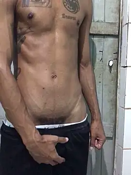 Snapshot of lcsexy45 chatting on 04/05/26, 04:04 lcsexy45 online show from 04/05/26, 04:04