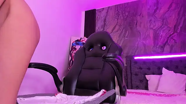 Snapshot of Mia_Clay1 chatting on 04/17/26, 08:34 Mia Clay1 online show from 04/17/26, 08:34