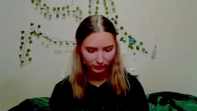  kikiclark   online show from 11/22/25, 05:45