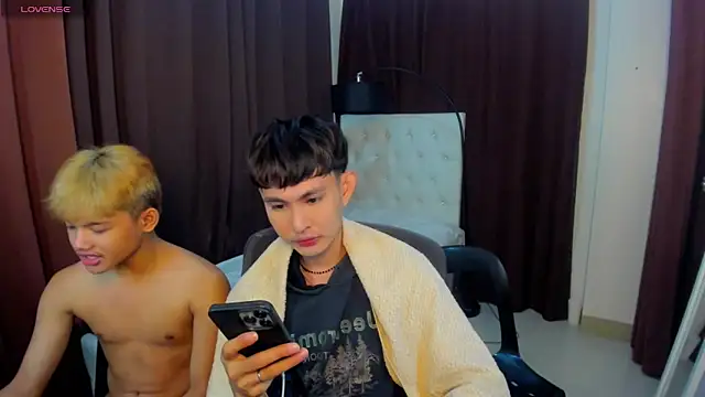 xxxhugecocktwinkxxx online show from 10/24/25, 05:42