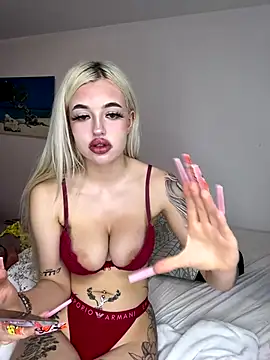 Snapshot of Steffi_Snowbunny chatting on 10/13/25, 03:23 Steffi Snowbunny online show from 10/13/25, 03:23