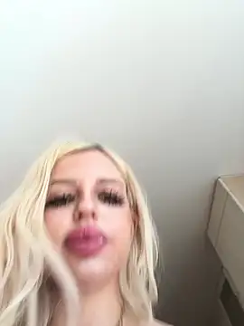 Snapshot of Steffi_Snowbunny chatting on 06/18/26, 01:15 Steffi Snowbunny online show from 06/18/26, 01:15
