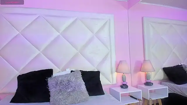 Snapshot of Miaa_Smithh__ chatting on 03/31/26, 11:32 Miaa Smithh online show from 03/31/26, 11:32