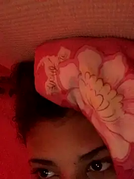 Snapshot of luluzinhax chatting on 09/25/25, 01:59 luluzinhax online show from 09/25/25, 01:59