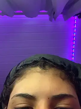 Snapshot of luluzinhax chatting on 09/27/25, 02:11 luluzinhax online show from 09/27/25, 02:11