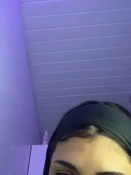 Snapshot of luluzinhax chatting on 09/28/25, 03:01 luluzinhax online show from 09/28/25, 03:01