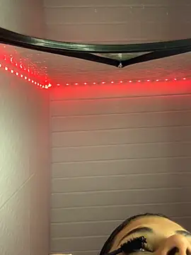 Snapshot of luluzinhax chatting on 09/29/25, 03:00 luluzinhax online show from 09/29/25, 03:00